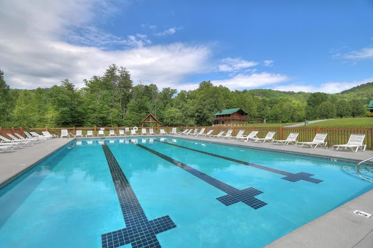 Beautiful View! Log Cabin,Fireplace,Hot Tub,Arcade,Pool,Fishing Sevierville Luaran gambar