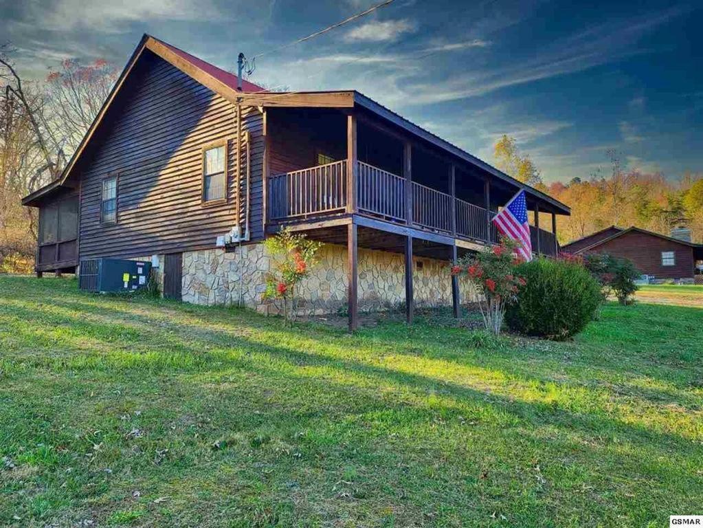 Beautiful View! Log Cabin,Fireplace,Hot Tub,Arcade,Pool,Fishing Sevierville Luaran gambar