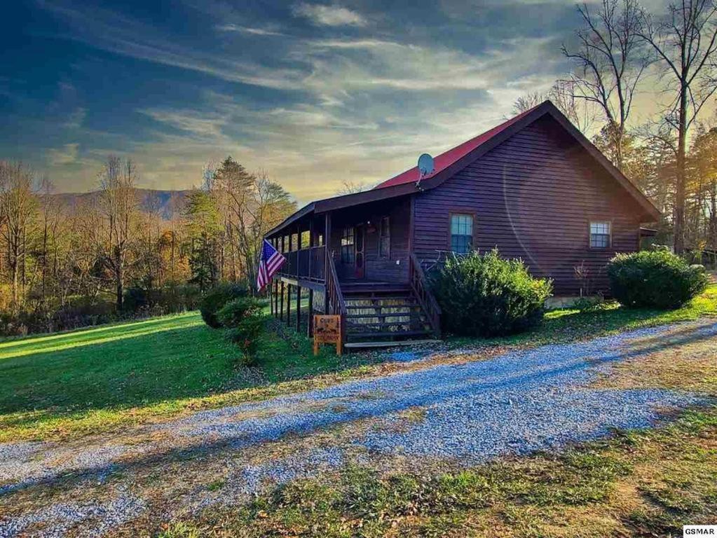 Beautiful View! Log Cabin,Fireplace,Hot Tub,Arcade,Pool,Fishing Sevierville Luaran gambar