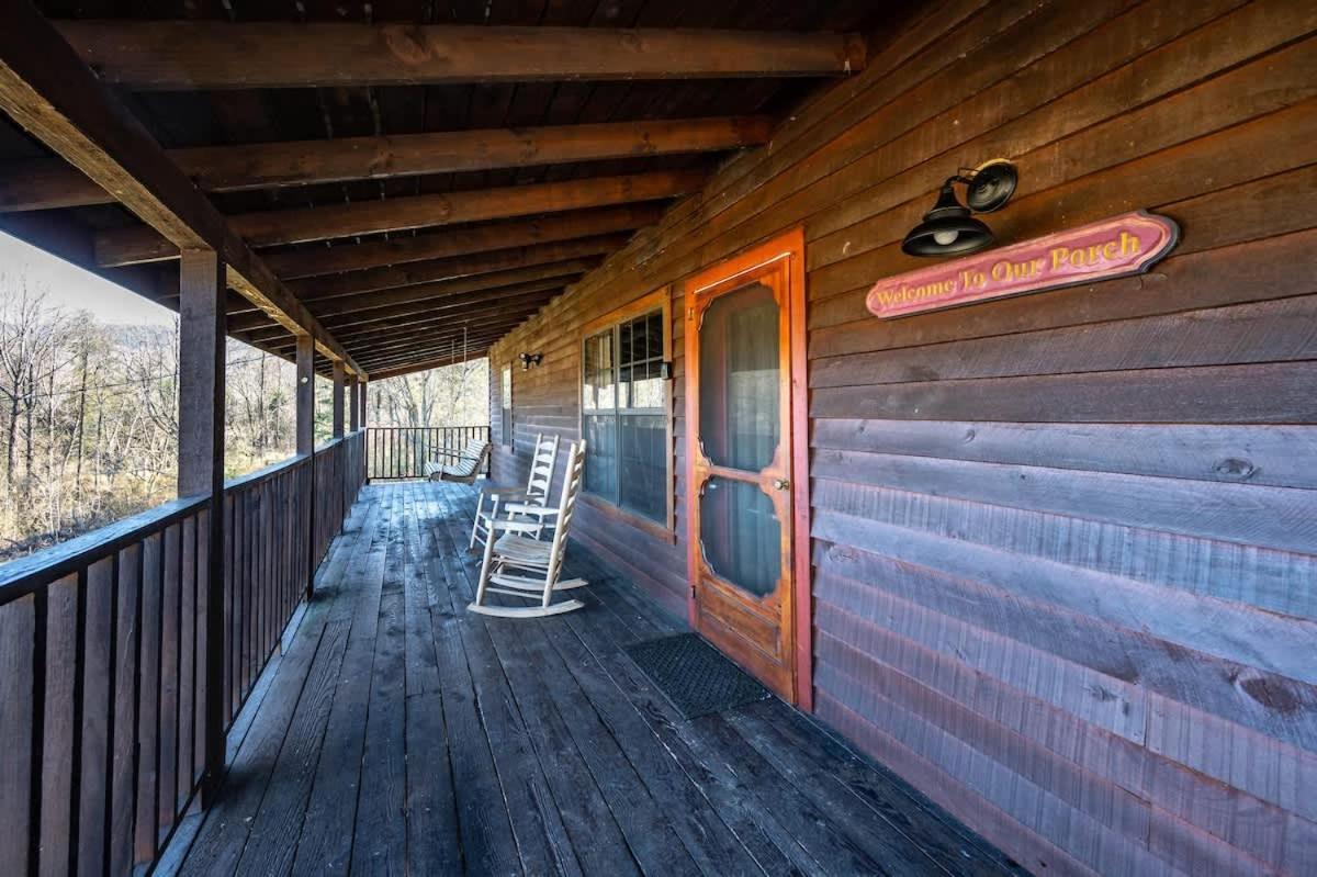 Beautiful View! Log Cabin,Fireplace,Hot Tub,Arcade,Pool,Fishing Sevierville Luaran gambar