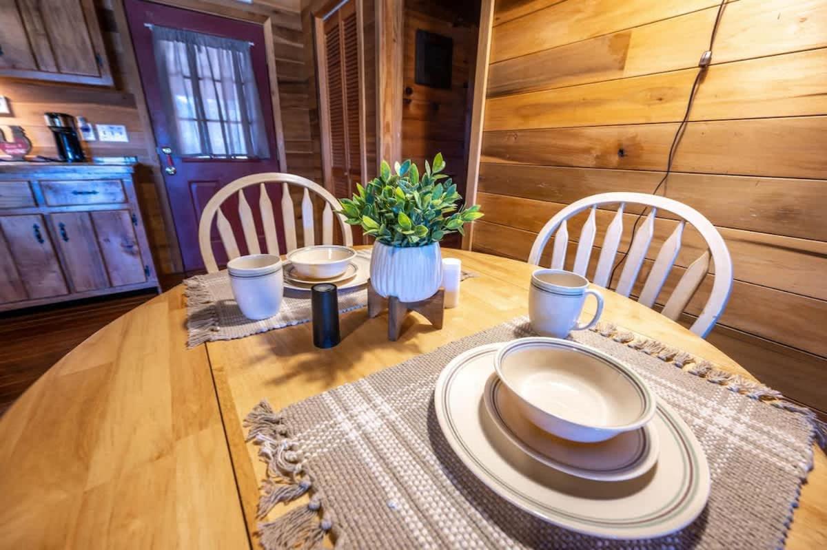 Beautiful View! Log Cabin,Fireplace,Hot Tub,Arcade,Pool,Fishing Sevierville Luaran gambar